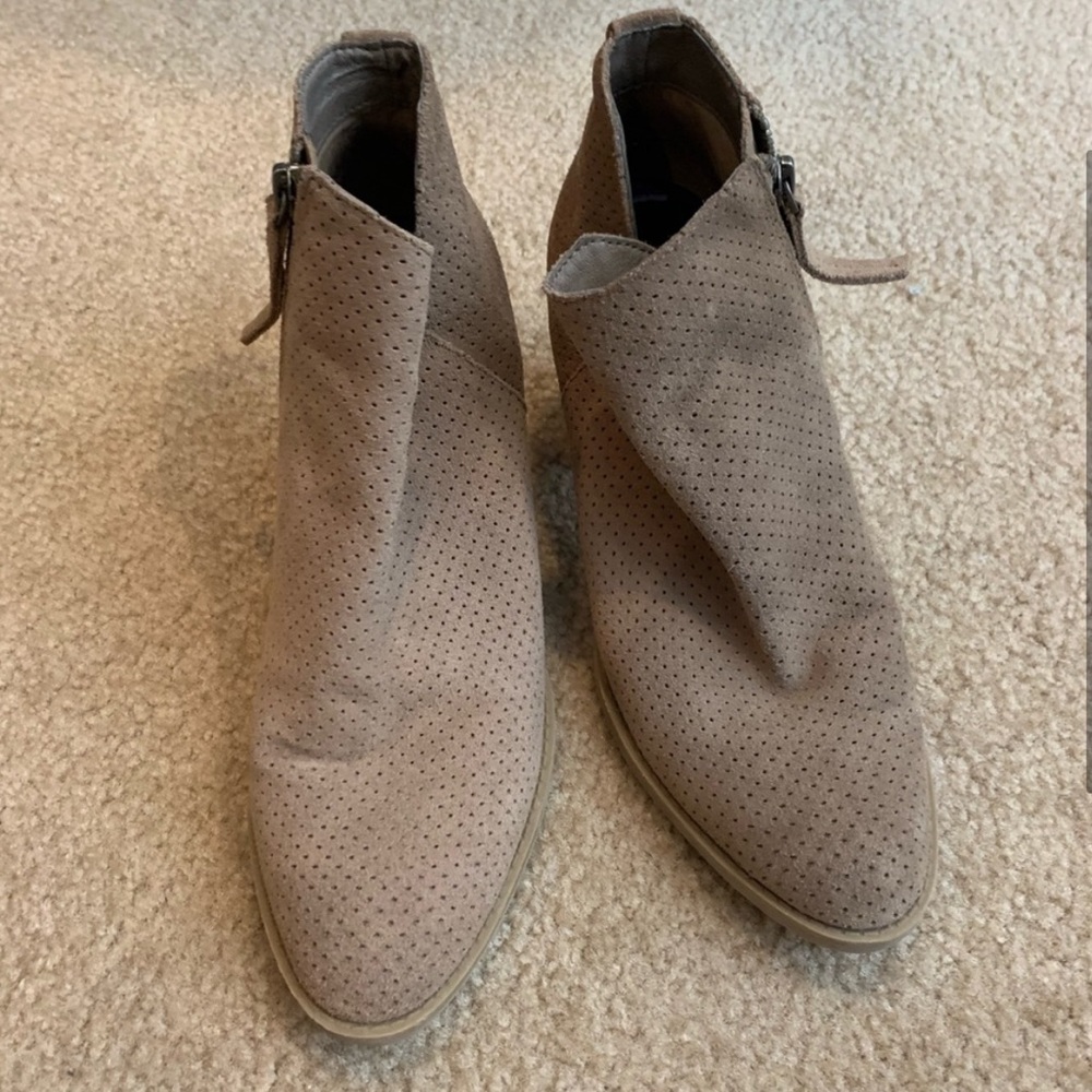 Dolce Vita tan dotted suede booties - Picture 2 of 5